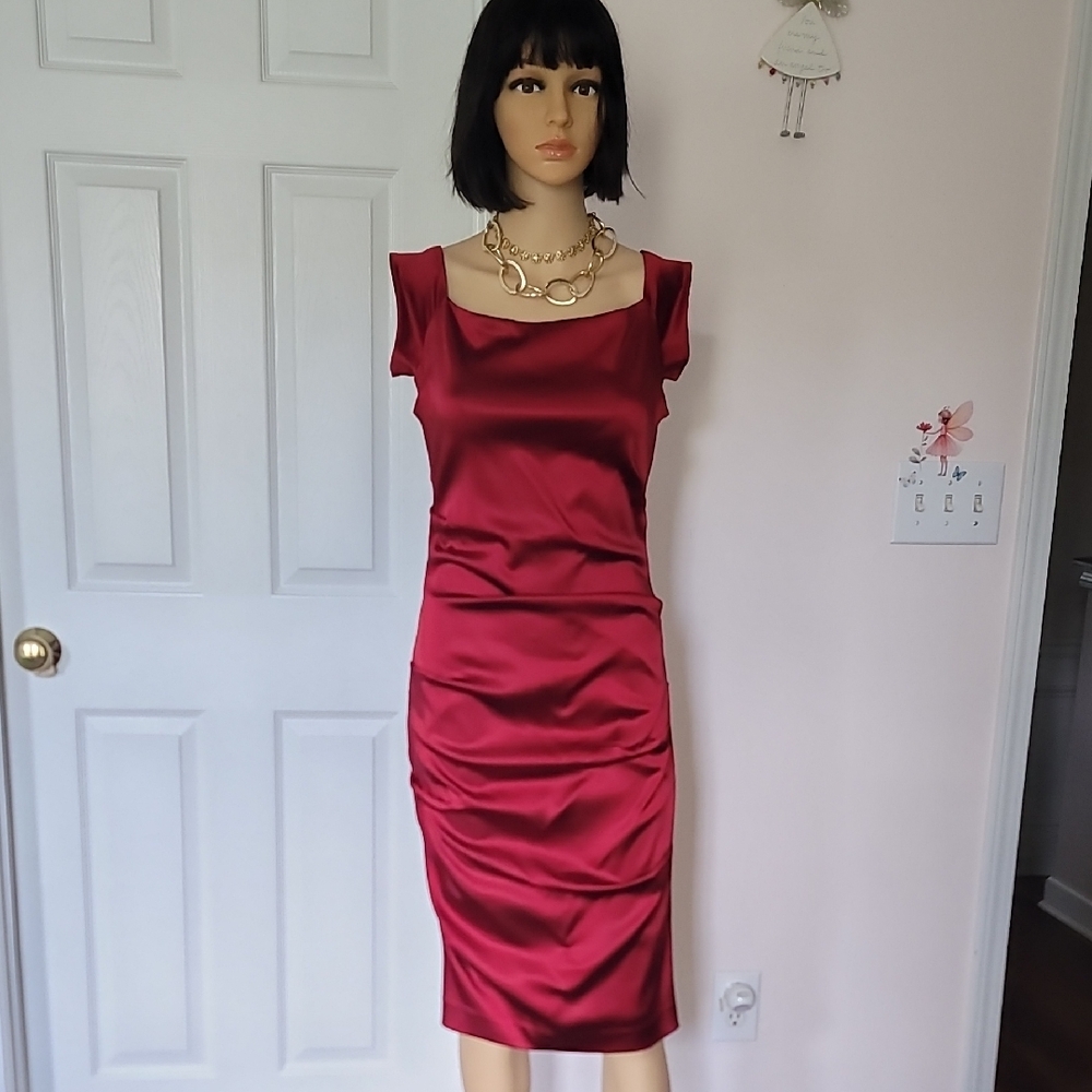 ISSUE Body contouring Elegant Red Satin Dress sz6